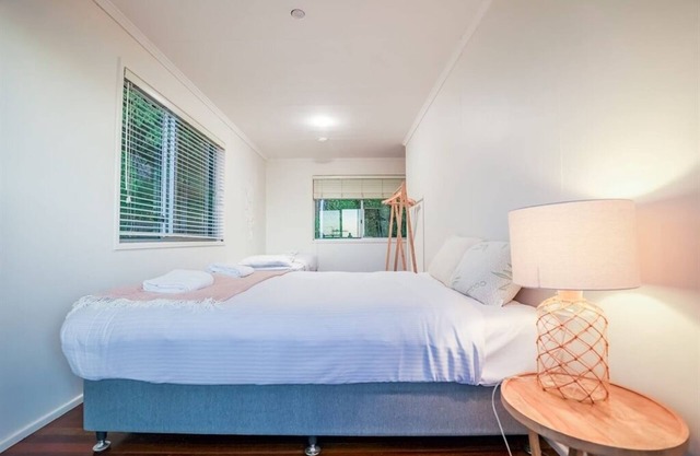 Seaview - Charming Two-Bedroom Home with Stunning Views of the Historic Bay of 1770