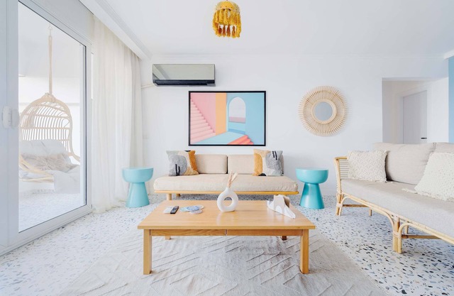 Gorgeous Seaview Condo in Gleem
