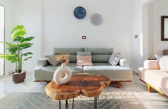 Lovely Seaview Condo in Saba Pasha