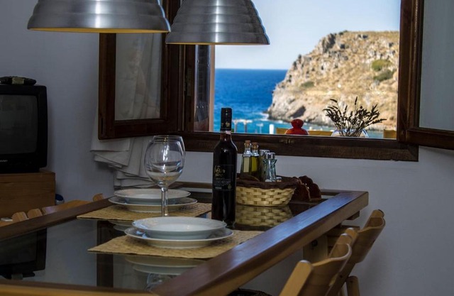 Seaview Symphony Appartments-Yiannis