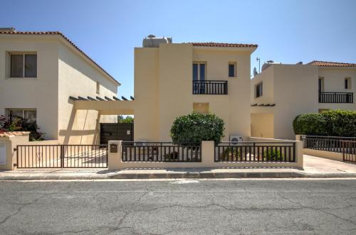 Seaview Villa in Peyia | Private pool & jacuzzi by VICHY Holidays