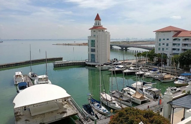Seaview Waterfront at Straits Quay Free Carpark Bathub