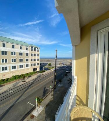Seawall Strolls & Sunset Sips - Ocean View