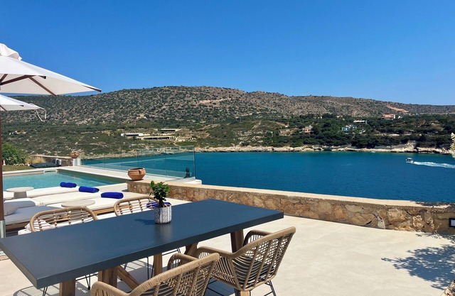 SeaWave Villa II, By Hellocrete