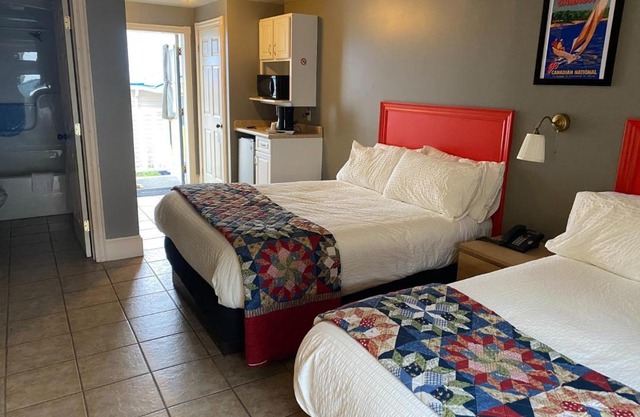 Seawinds Motel & Cottages