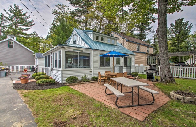 ¡NUEVO! Sebago Lake Cottage w / Patio + Acceso a la playa!