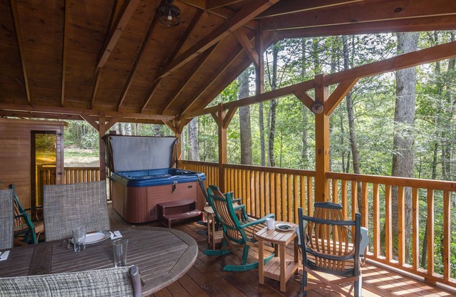 Creekside, Aislado - Juegos al aire libre e interiores, Fire Pit, cubierta grande cubierta
