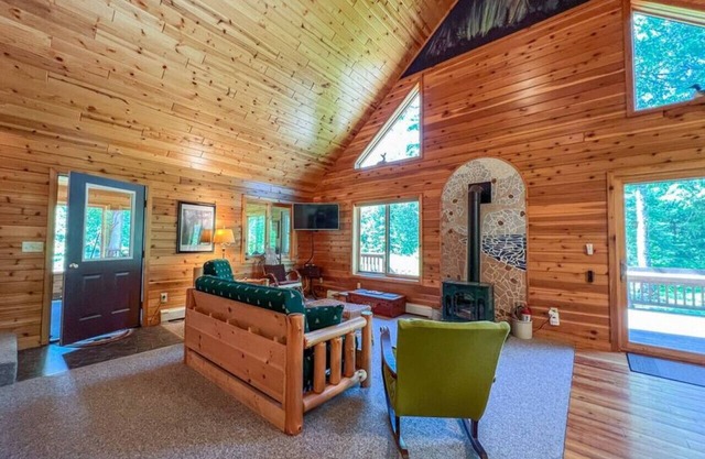 Secluded 2-Bedroom Cabin on the Edge of the BWCA