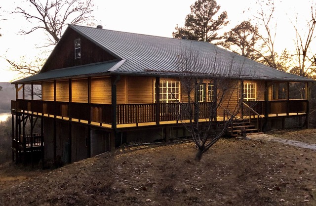 ¡¡¡Nuevo listado!!! Aislado 3 Acres en el río Blanco. Cabina personalizada con HotTub.