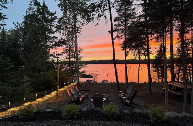 Secluded 3-bedroom cabin in Conover with WiFi, AC, Complimentary Firewood