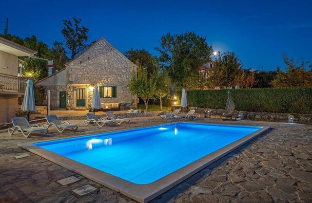 Hacienda Sylvia - secluded 4-bedroom villa with 45sqm heated pool