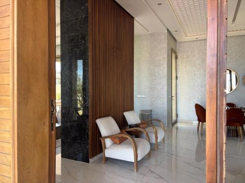 Secluded 4 Bedroom Villa, Onsite Security