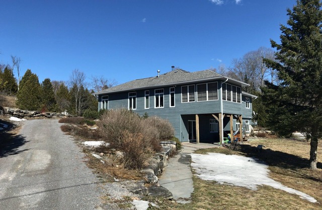 Secluded 4-Season Country Home - Lake+Hot Tub+EV. Pet Friendly!