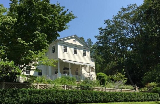 Bedford Country House - Luxury - 4 bed /4.5 bath / fireplace / pool