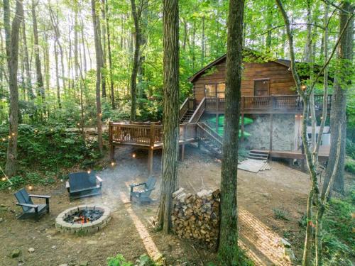 Secluded 4WD Getaway with Mountain Views and Hot Tub