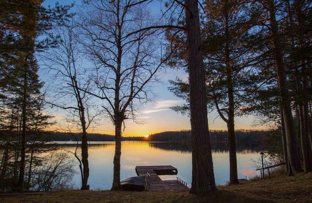 Lakefront Cabin en Black Oak Lake w / Private Pier!