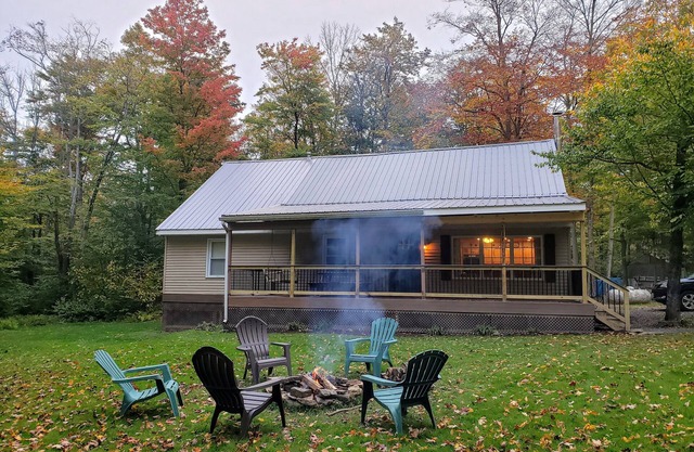 Cabina remota 17 millas de Wellsboro. Capacidad para 10 personas, ideal para familias, 5 habitaciones.