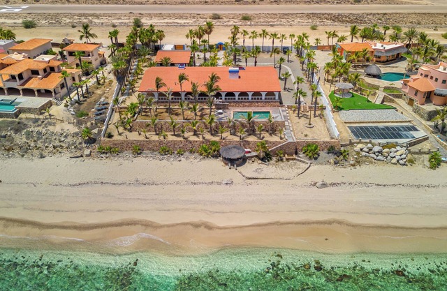 Hermosa finca en cinco estrellas frente a la playa, familia y mascotas.