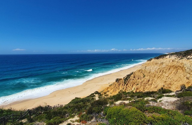 Secluded Beach House @Praia da Galé: 70km of white sand beach. Tranquility.