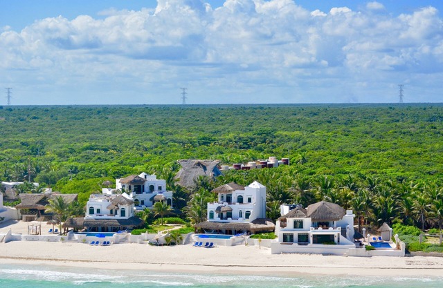 ¡Nuevo listado! Villas privadas frente a la playa Personal completo para grupos, retiros, bodas