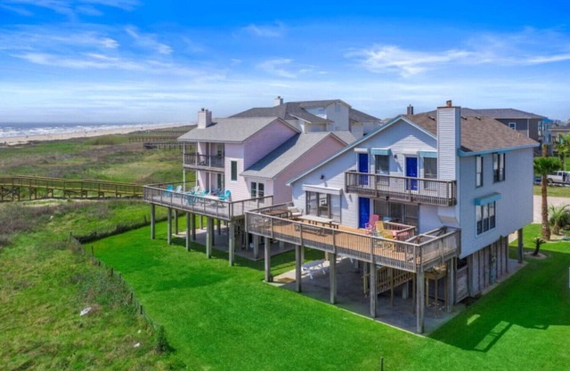 Secluded Beachfront House w/ Gorgeous Water Views