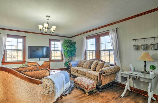 Secluded Bonanza Home w/ Antique Furnishings