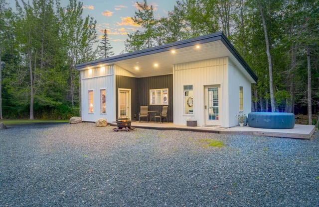Secluded Bungalow Near Acadia & Bar Harbor - Private- Pet Friendly- Hot Tub- Huge Yard