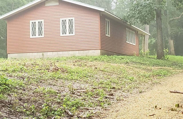 Cabaña aislada en el bosque