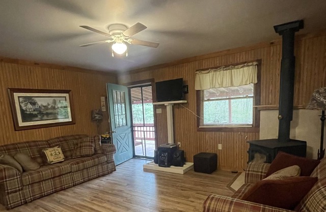 Secluded cabin within 30 minutes to Raystown Lake