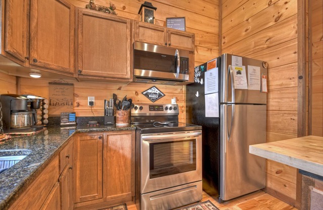 Secluded, Close to Downtown Blue Ridge, Perfect Couples Retreat!
