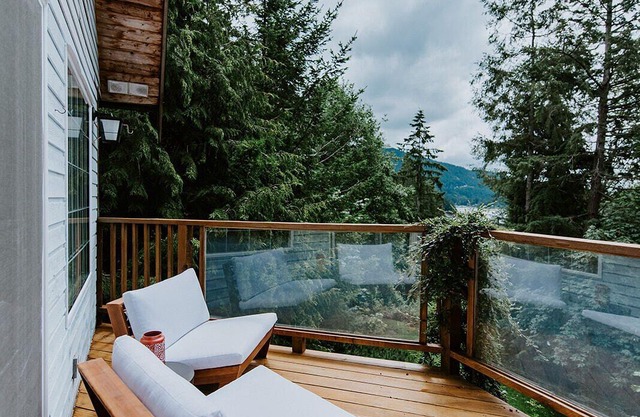 Secluded Coastal Modern Nest 4BR w/ Ocean Views + King Bed nestled in nature