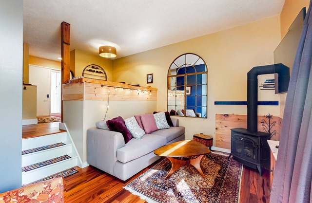 Secluded condo with pool, tennis court, sauna, & grill access - W/D and AC