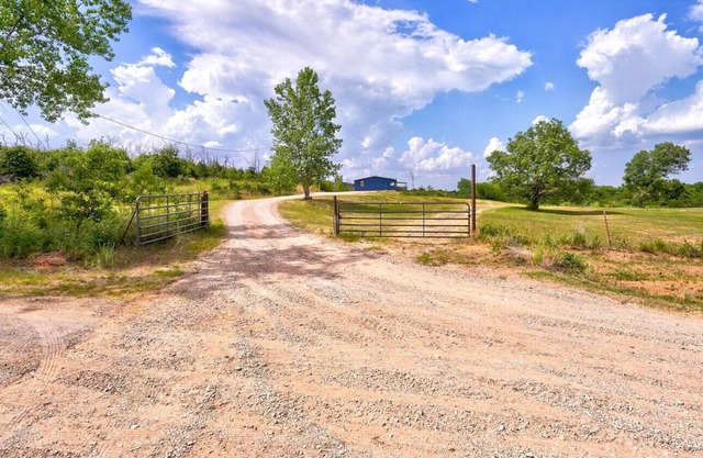 Secluded cottage on 10 acres with hot tub