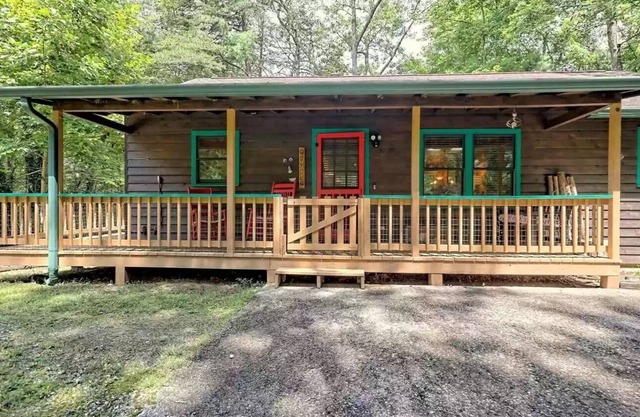 Secluded Cozy Cabin Near Clayton