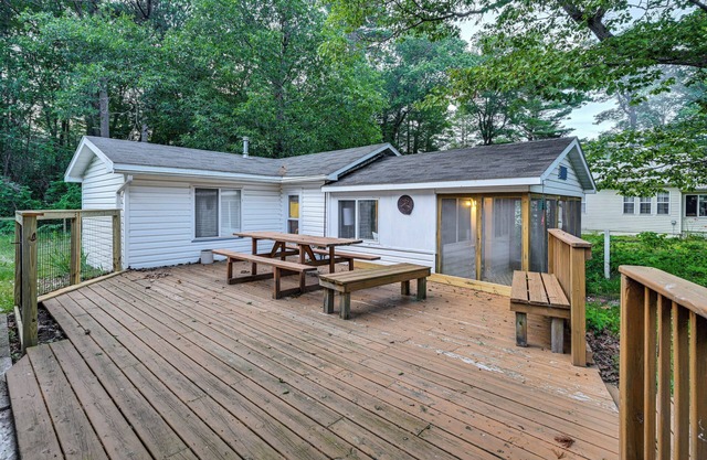 Secluded East Tawas Cabin w/ Private Beach Access!