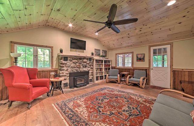 Secluded Family Cabin < 1 Mi to Lake Michigan!