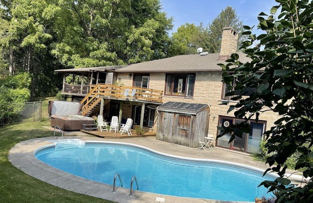 Secluded Farmhouse Getaway in Beautiful Conservation Area