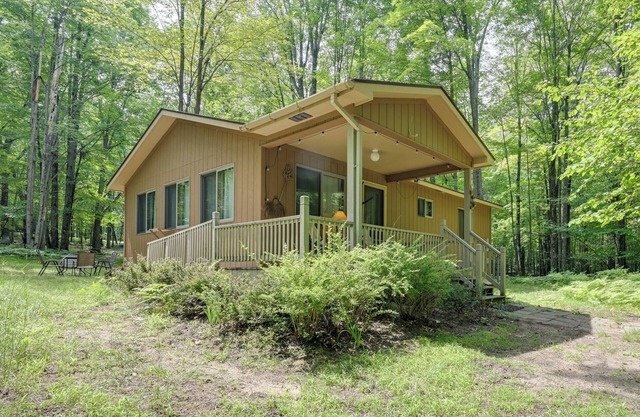 Secluded Farwell Cabin w/ Fire Pit & Gas Grill!