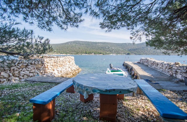 Casa de pescador para vacaciones junto al mar Bahía Lanđin, Pasman (K-8500)