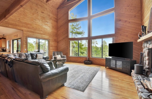 Secluded Forest Retreat Charming 4Bedroom Cabin in the Heart of Prescott Forest!