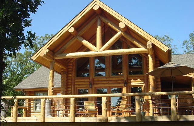 Apartada casa de madera completo en 12 acres de bosque con vistas al lago de Tenkiller.