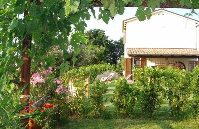 Casa unifamiliar en una hermosa zona tranquila y panorámica en viñedos, piscina