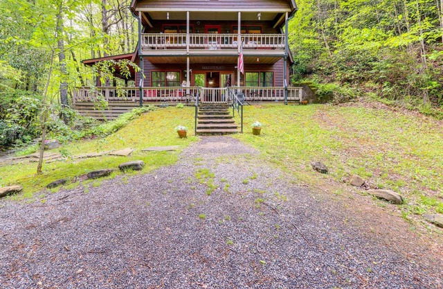 Secluded Hiawassee Rental Cabin w/ Creek & Deck!