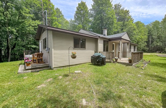 Secluded Home with Firepit, Gas Grill, WIFI, WFH Station & Private W/D