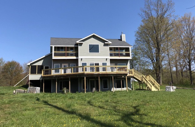 Secluded House in Southwest Michigan on 10 acres.