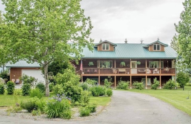 Secluded Kasilof Riverfront Retreat with Hot Tub