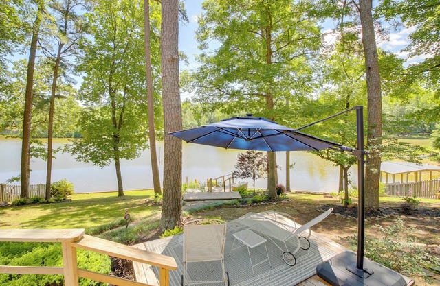 Secluded Lake Hamilton Access: Hot Springs Home