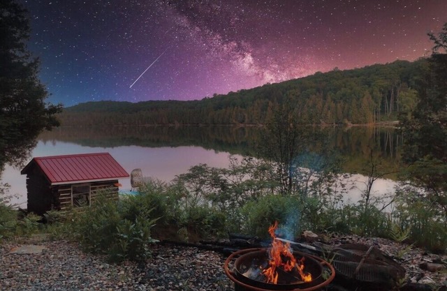 Yurt House with Private Lake/Kayak/Trail