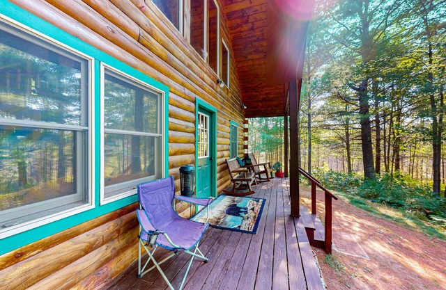 Secluded Lakefront Nature Retreat with Fire pit, WFH Desk, WIFI & Private W/D