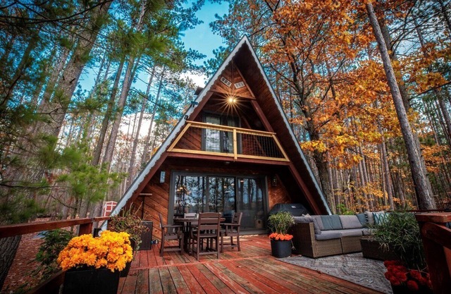 Secluded LakeFront A-frame w/ Hot Tub- Veaux Pines